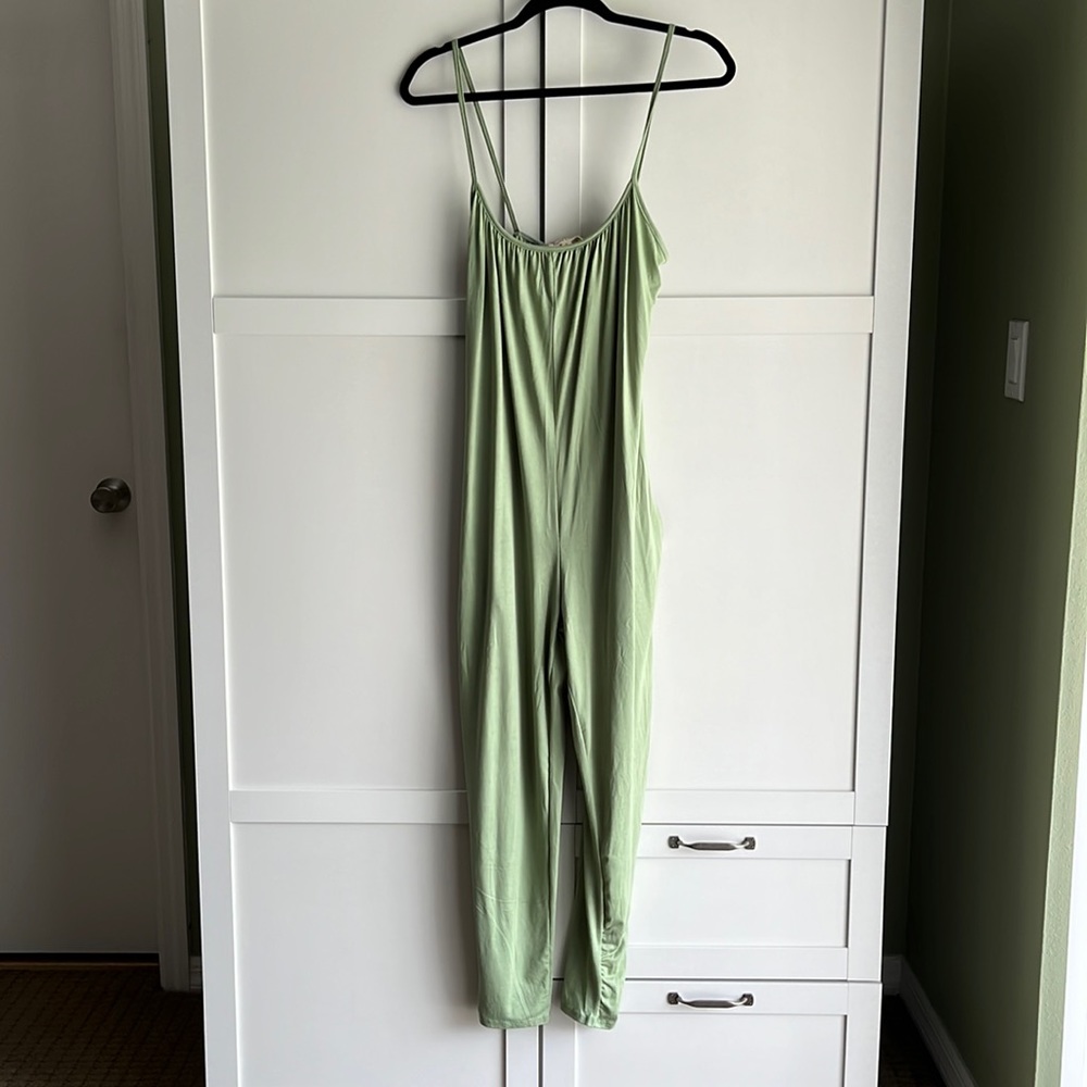 💚Green sleeveless romper💚